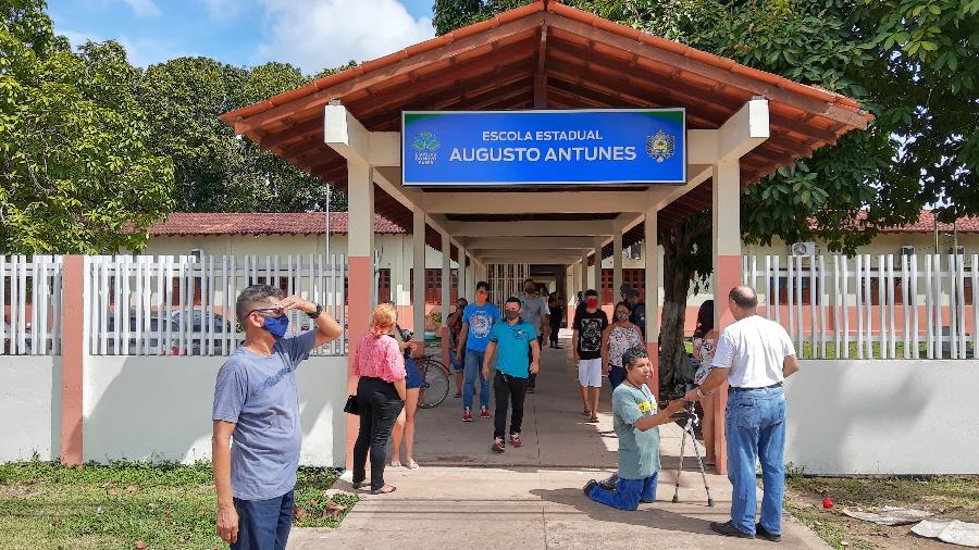 Eleitores vão às urnas no Amapá  - Gabriel Dias/UOL