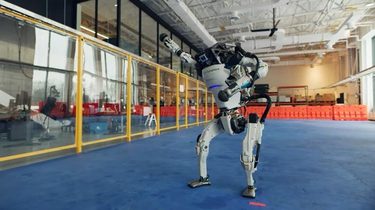 The Boston Dynamics Atlas robot dances 