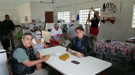 Bolsonaro toma sopa - Exército Brasileiro - Exército Brasileiro