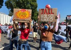 Estudante e lixeiro, ele vive o racismo diariamente no Rio - Pilar Olivares/Reuters