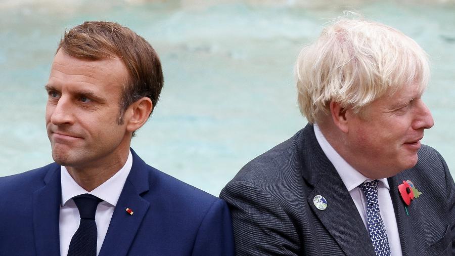 O presidente da França, Emmanuel Macron, e o premiê do Reino Unido, Boris Johnson, em frente à Fontana di Trevi - Guglielmo Mangiapane/Reuters