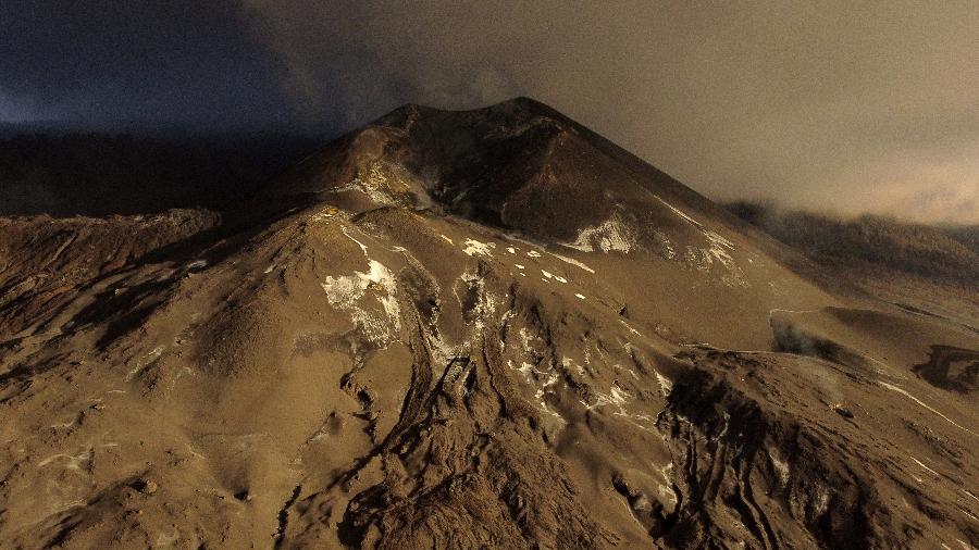Imagem aérea do vulcão Cumbre Vieja em La Palma - Jorge Guerrero/AFP