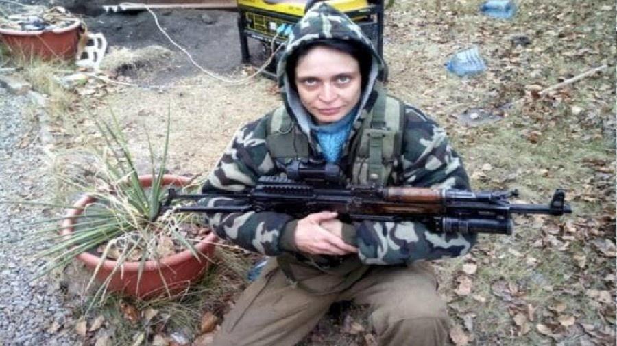 Danijela Lazovi, sniper sérvia aliada das tropas russas desde 2014. - Reprodução/Facebook