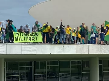 Fake news de bolsonaristas expõem decepção com Exército na era Lula