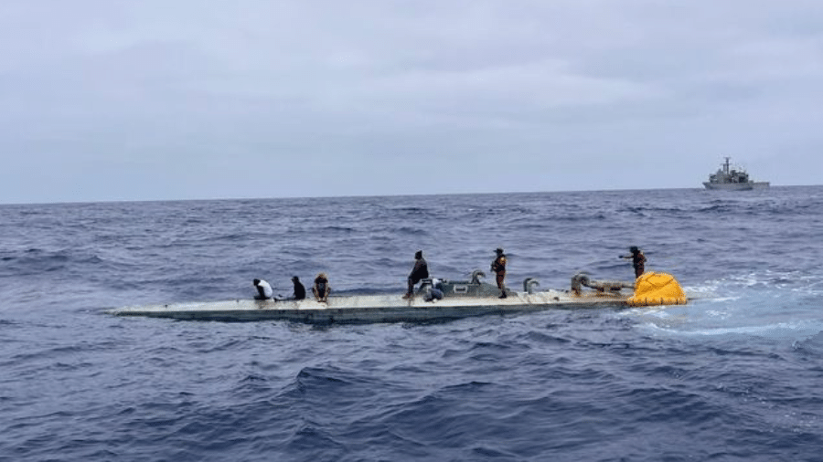 As autoridades localizaram dentro do submarino 186 pacotes de cocaína - Divulgação/Marinha do México