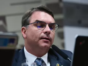 Flávio cancela entrevista após PF revelar novo caso de joias de Bolsonaro