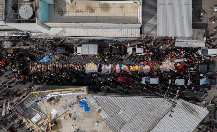 Famílias reclamam da demora para fazer reconhecimento dos corpos