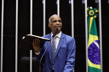O deputado Pastor Sargento Isid&oacute;rio (Avante-BA) &eacute; o autor da proposta