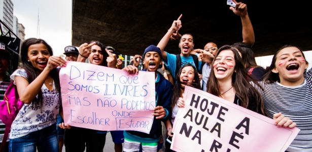 9.out.2015 - Estudantes protestam na avenida Paulista, no centro de São Paulo contra as mudanças - Dario Oliveira/Código 19/Estadão Conteúdo