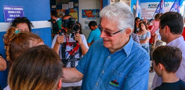 Senador Roberto Requião (MDB-PR) durante campanha eleitoral