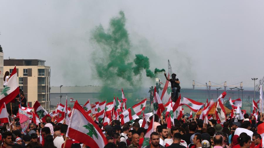 20.out.2019 - Libaneses protestam em Beirute - Patrick Baz/AFP