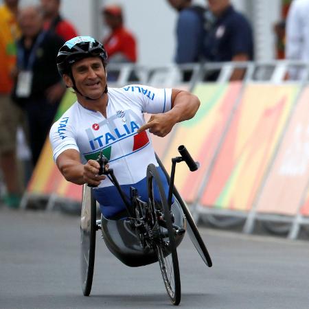 Ex-piloto da F1 e campeão paralímpico foi para unidade de terapia semi-intensiva no setor de reanimação neurológica - Ricardo Moraes