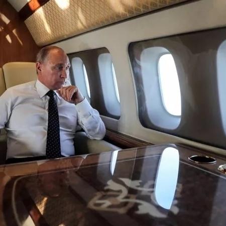 Putin dentro do avião presidencial