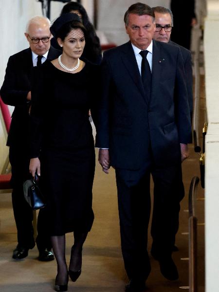 Jair Bolsonaro (PL) e a primeira-dama Michelle Bolsonaro no Reino Unido para o velório da rainha Elizabeth 2ª - Chip Somodevilla/Pool via Reuters
