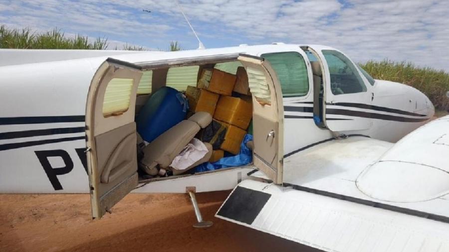 Piloto pousou avião em pista de terra após aeronave ser interceptada pela FAB