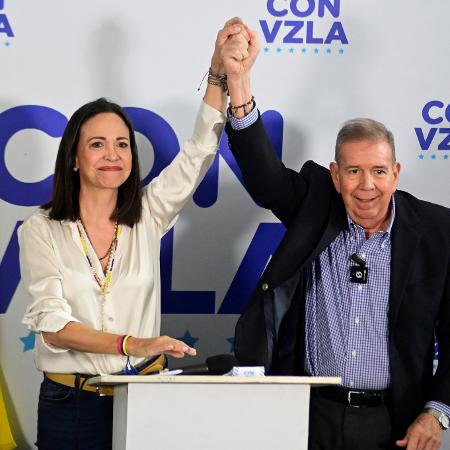 María Corina Machado e Edmundo González durante pronunciamento em que contestam o resultado das eleições