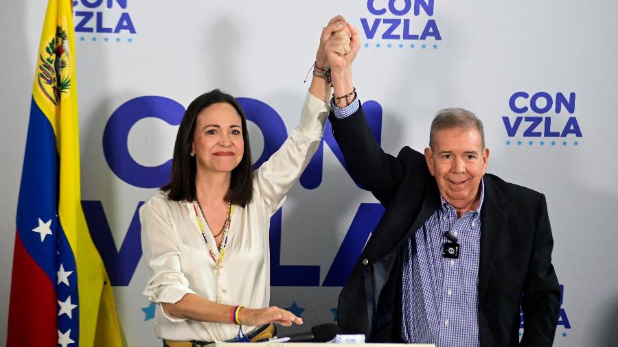 29.jul.2024 - María Corina Machado e Edmundo González durante pronunciamento em que contestam o resultado das eleições - REUTERS/Maxwell Briceno