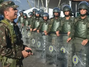 Economista: Governo vai poupar no máximo R$ 1,5 bi com cortes de militares