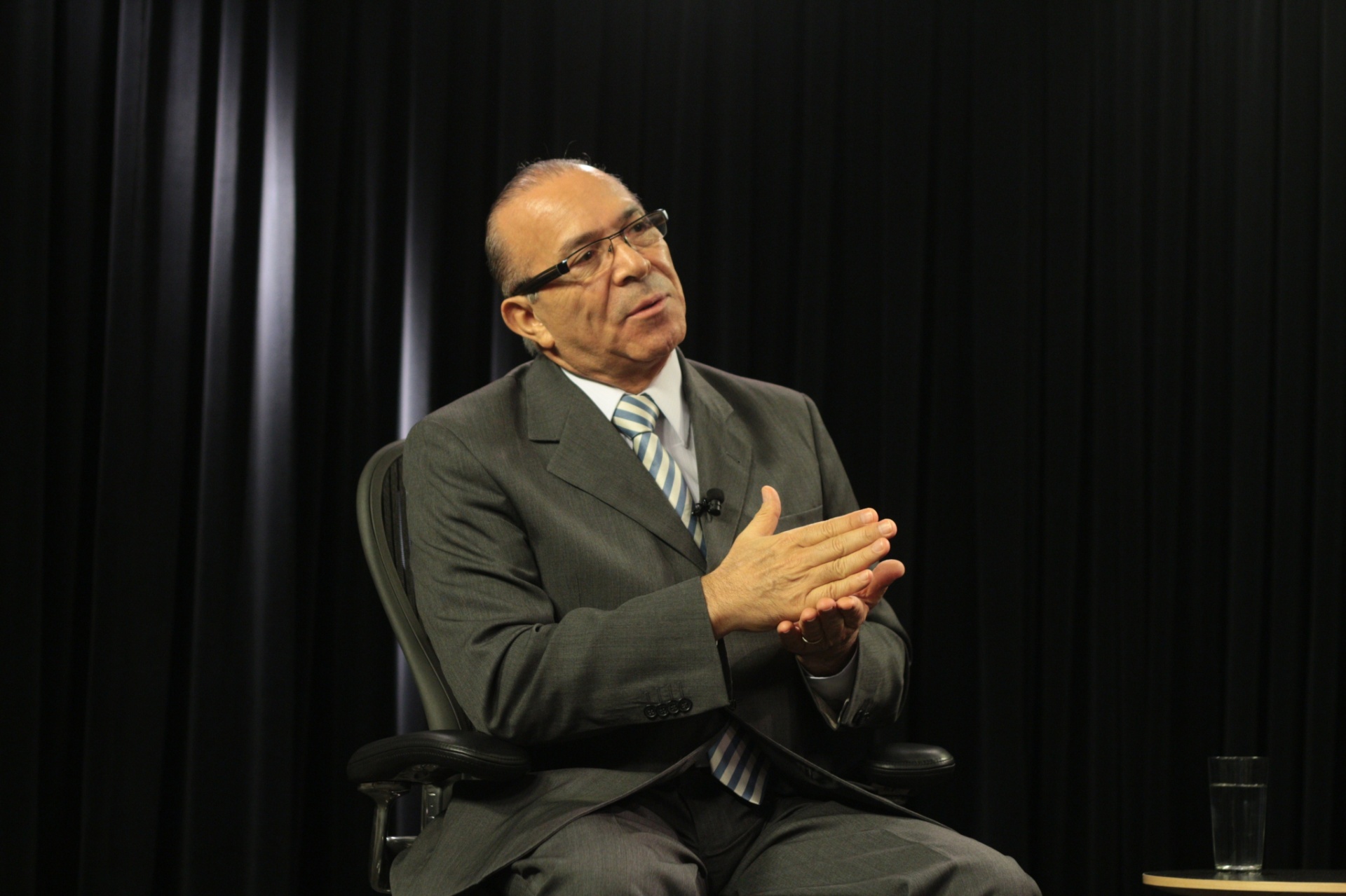 Ministro Eliseu Padilha (Aviação Civil), concedeu entrevista ao UOL em 29.jul.2015. A gravação ocorreu no estúdio do UOL em Brasília. - Douglas Pereira/UOL