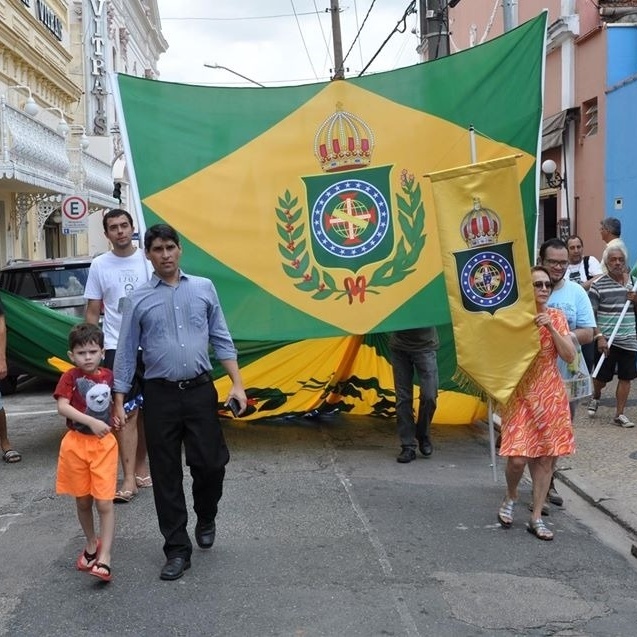Monarquia Brasil on X: Ver esta Bandeira tremular nos remete a um