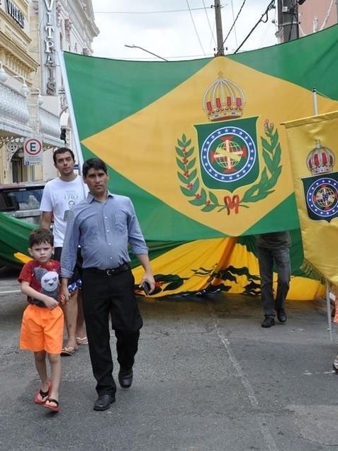 QUANTOS MONARQUISTAS EXISTEM NO BRASIL 