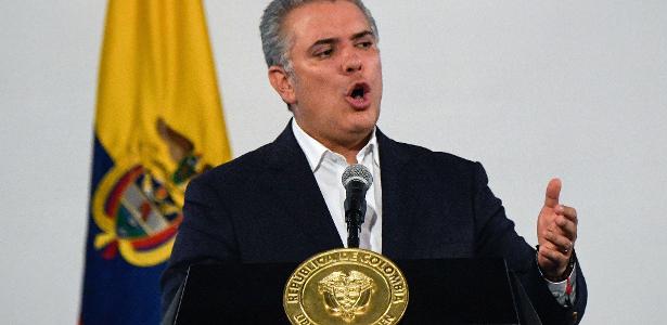 Política internacional | Iván Duque defende ex-presidente após ordem de captura na Colômbia