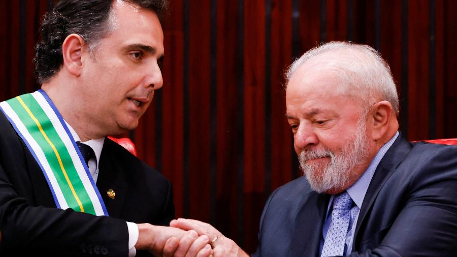 Março/2023 - O presidente do Senado, Rodrigo Pacheco (PSD-MG), e o presidente Lula, em cerimônia no TSE