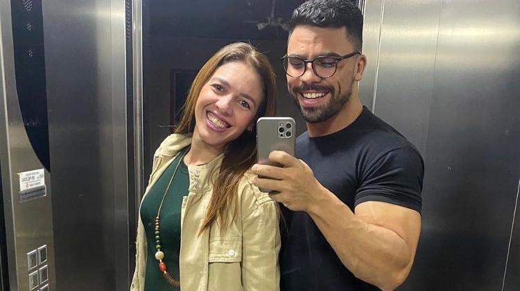 Eliane com o amigo Edypo; ela morreu na queda de voo da Voepass em Vinhedo (SP)