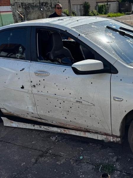 Jovens estavam em carro alvejado pela polícia Jovens estavam em carro alvejado pela polícia