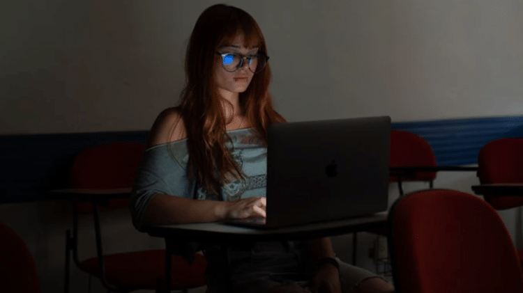 Ao se deparar com sua imagem circulando na internet, Rafaela se sentiu violada. “A sensação que me deixou foi que eu fui abusada”. Ao se deparar com sua imagem circulando na internet, Rafaela se sentiu violada. “A sensação que me deixou foi que eu fui abusada”.