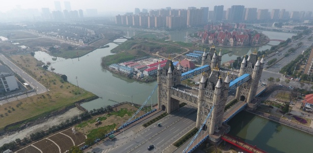 Réplica da Tower Bridge de Londres em Suzhou, na China - AFP