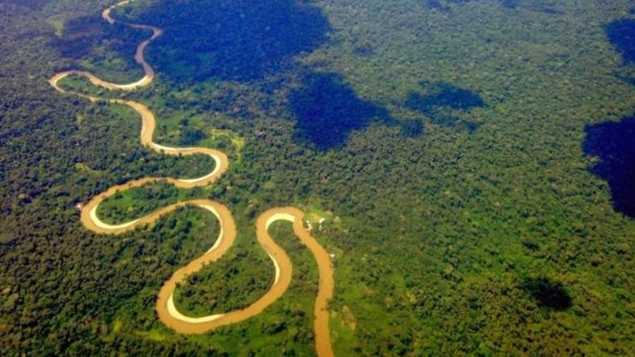 A Bacia Hidrográfica do Amazonas abrange uma área onde vivem cerca de 500 mil indígenas - AMAZON WATCH