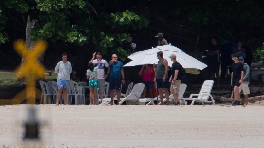 Presidente Jair Bolsonaro na praia da Base Naval de Aratu, durante suas férias na Bahia - Eduardo Anizelli/ Folhapress