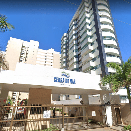 Prédio em Salvador no qual médica caiu do 5º andar; ex-companheiro é suspeito de provocar queda - Reprodução/Google Street View