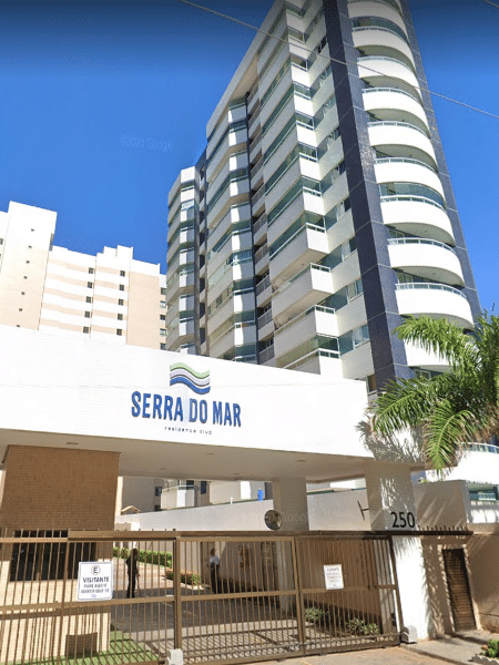 Prédio em Salvador no qual médica caiu do 5º andar; companheiro é suspeito de provocar queda - Reprodução/Google Street View