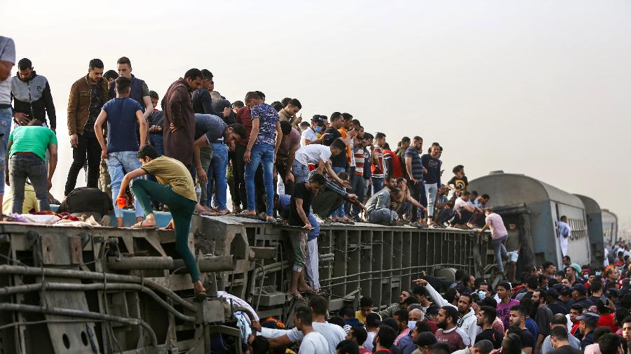 18.abr.2021 - Acidente ferroviário ao norte do Cairo, no Egito, deixou mais de 90 feridos - Ayman Aaref/AFP