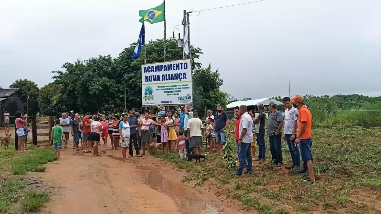 Acampamento de trabalhadores rurais sem-terra erguido a partir de 2013 no Projeto de Assentamento Tapurah/Itanhangá, em Mato Grosso - Álbum de família - Álbum de família