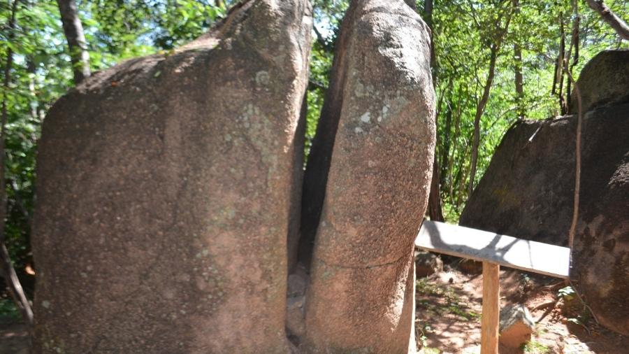 "Pedra do Pecado", também conhecida como "Pedra do Sepulcro", é visitada por romeiros no Ceará - Rosivaldo Pedro/Basílica Santuário Nossa Senhora das Dores