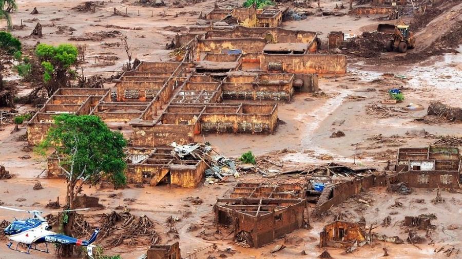 Rompimento de barragem provocou desastre em Mariana (MG)