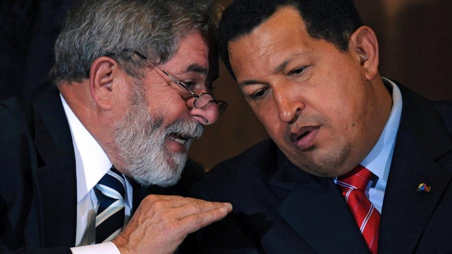 Lula e Hugo Chávez em reunião em Caracas, em 2008