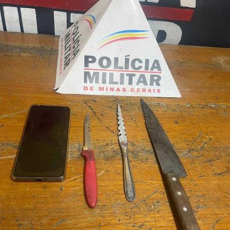 Facas apreendida pela polícia com o agressor Kassio Ragazzi  - Divulgação/PMMG