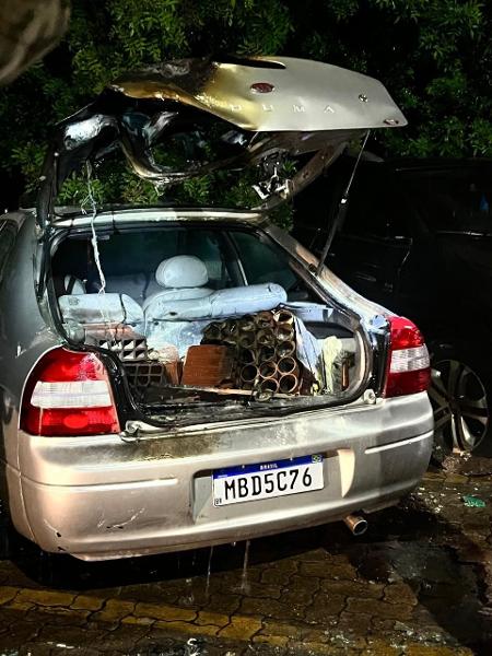 Carro foi usado para explodir fogos de artifício no estacionamento do anexo 4 da Câmara