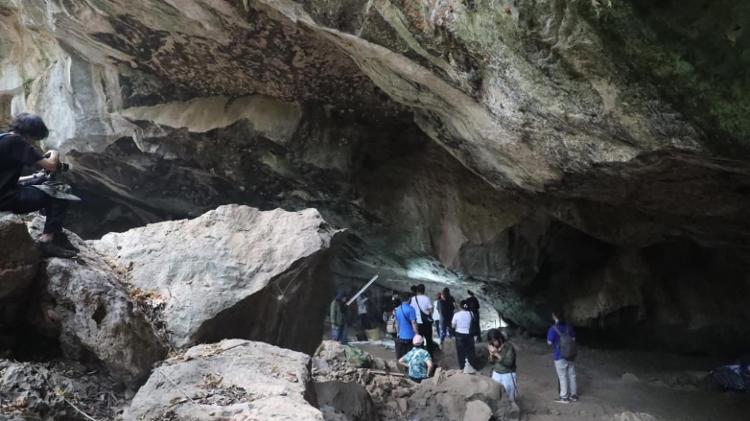Caverna no Parque Nacional Khao Sam Roi Yot, na Tailândia Caverna no Parque Nacional Khao Sam Roi Yot, na Tailândia