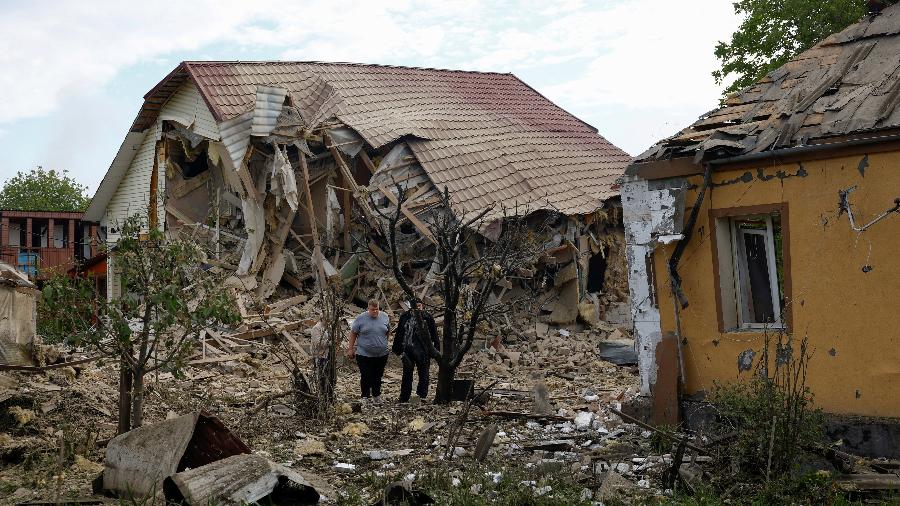 A casa de Vadym Tsybenko, de 22 anos, foi destruída por um ataque de drone russo nos arredores de Kiev, em 18 de maio de 2025 - Valentyn Ogirenko/REUTERS