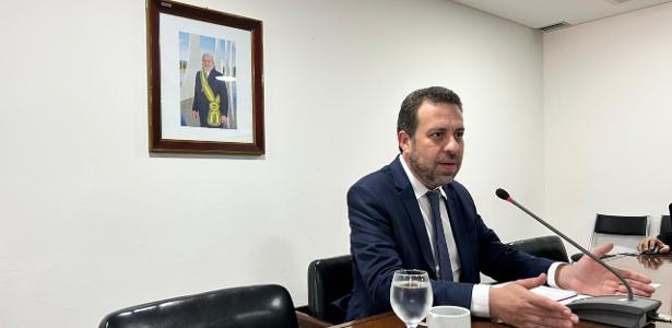 Boulos diz que fim da 6x1 é prioridade de Lula para 26: 'Escala máxima 5x2'