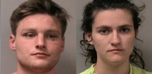 O casal Bailey Puttkemery (esq.), 21, e Emily Scott, 20, foi preso após ignorar o policial e continuarem fazendo sexo - Reprodução/La Crosse County Sheriff"s Department