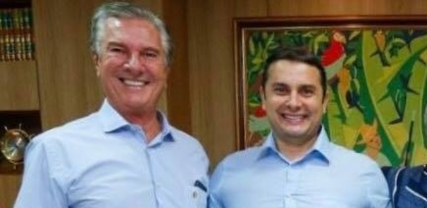 Ex-presidente Fernando Collor de Mello (à esq) com o filho Fernando James, candidato a deputado federal pelo PTC-AL durante a campanha