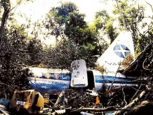 O avião que caiu na floresta amazônica pela falta de uma vírgula