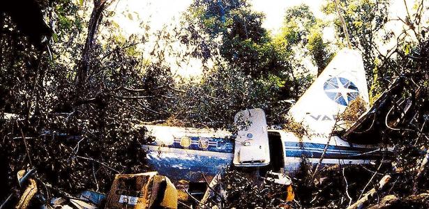 O avião que caiu na floresta amazônica pela falta de uma vírgula