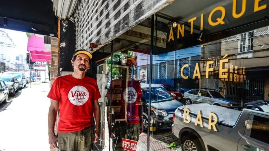 "O Estado está colocando a saúde das pessoas em risco por uma venda que não vai acontecer", afirma Guto Lima, sócio de um bar em Florianópolis - Eduardo Valente/BBC